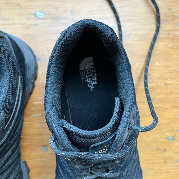 Beautiful almost new north face hiking/walking shoes. - Picture 3 of 6
